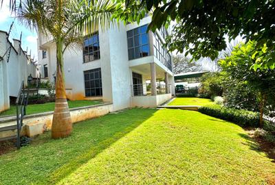 6 Bed Townhouse with En Suite in Nyari