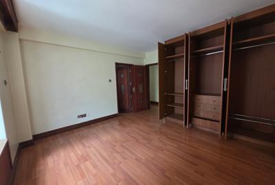 4 Bed Apartment with En Suite at Brookside Drive - 3