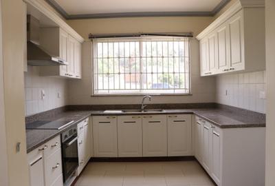 2 Bed House with En Suite in Runda