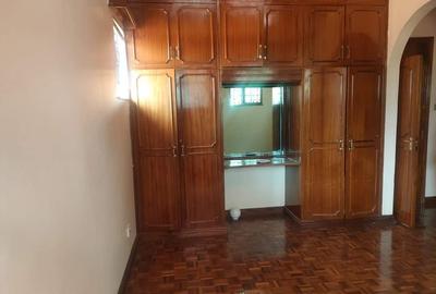 5 Bed House with En Suite at Runda