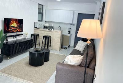 Serviced 1 Bed Apartment with Gym at Wood Avenue