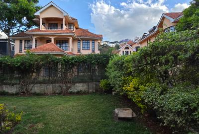 5 Bed Townhouse with En Suite at Lavington