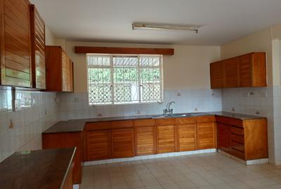 5 Bed Townhouse with En Suite in Kyuna