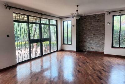 4 Bed House with En Suite in Garden Estate - 4