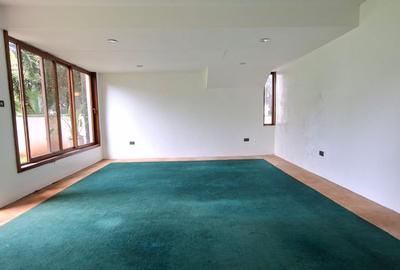 6 Bed Villa with En Suite at Spring Valley
