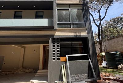 4 Bed Villa with En Suite at Westlands