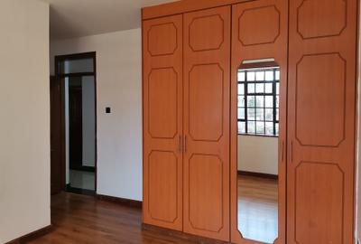 3 Bed Apartment with En Suite in Lavington