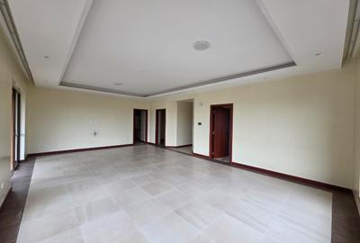 3 Bed Apartment with En Suite in Parklands - 4