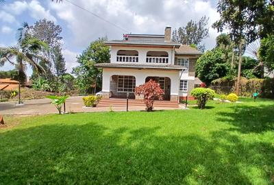 5 Bed House with En Suite in Runda