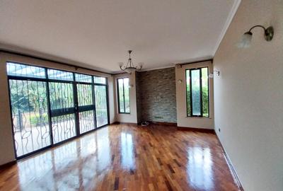 4 Bed Townhouse with Swimming Pool in Ridgeways