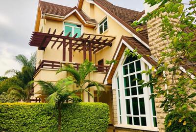 5 Bed Townhouse with En Suite at Lavington Green