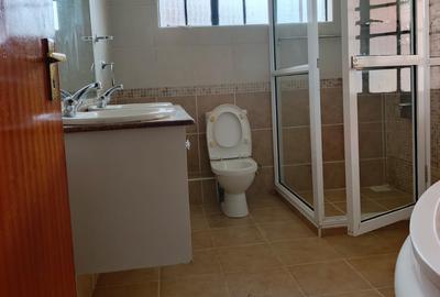 5 Bed Townhouse with En Suite in Lavington - 3