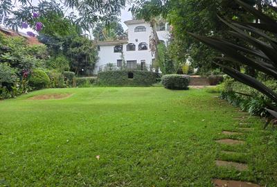 5 Bed House with En Suite in Nyari