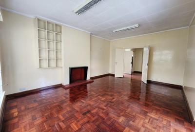 Commercial Property with Parking in Kilimani - 4