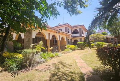5 Bed House with En Suite in Lavington - 4