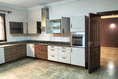 4 Bed Townhouse with En Suite in Lavington - 2