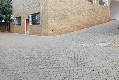 5 Bed Townhouse with En Suite in Westlands Area