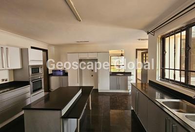 5 Bed House with En Suite in Runda - 2