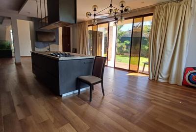 8 Bed Villa with En Suite in Runda - 3