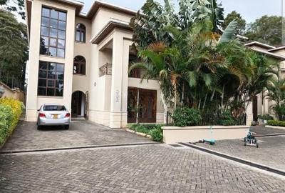 5 Bed Townhouse with En Suite in Lavington - 2