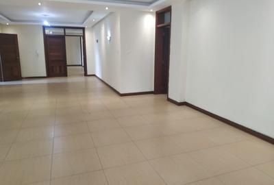 4 Bed Apartment with En Suite in Riverside - 3