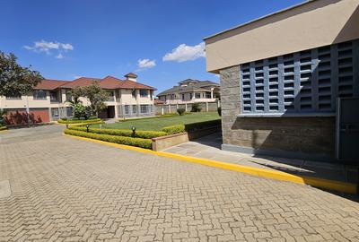 5 Bed House with En Suite in Runda - 3