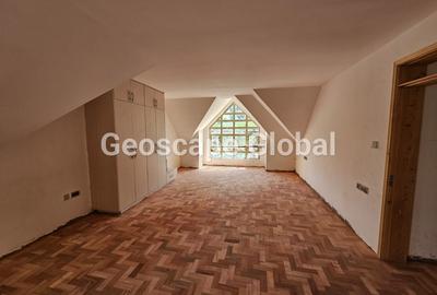 3 Bed Apartment with En Suite in Nyari