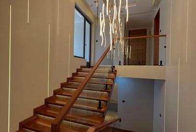 5 Bed House with En Suite in Runda - 3