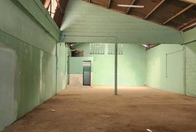 4,500 ft² Warehouse with Fibre Internet in Industrial Area - 3