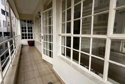 Serviced 2 Bed Apartment with En Suite in Kilimani - 4