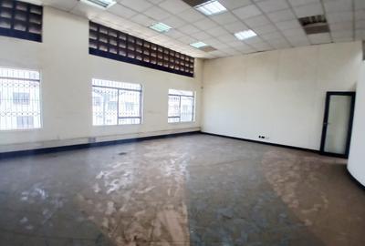 2,999 ft² Warehouse with Parking in Industrial Area - 2