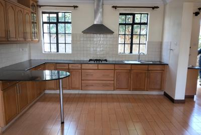 3 Bed Townhouse with En Suite in Lavington