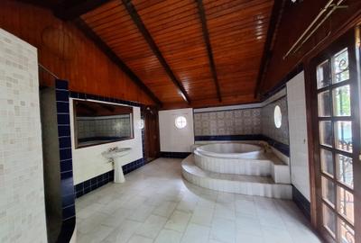 4 Bed House with En Suite in Lavington