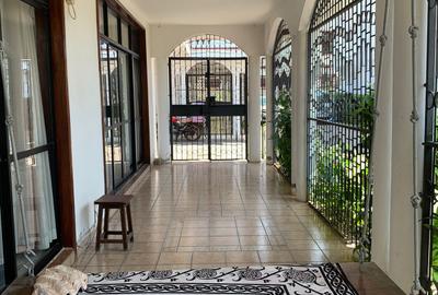5 Bed House with En Suite in Kizingo