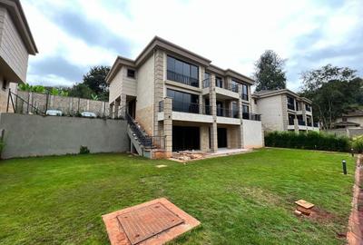 5 Bed Townhouse with En Suite in Kitisuru