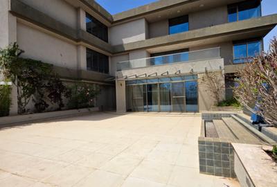 4 Bed Apartment with En Suite in Parklands