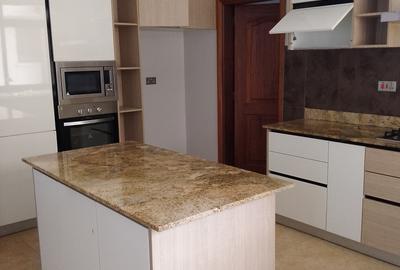 4 Bed Apartment with En Suite at Riverside - 4