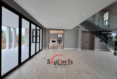 5 Bed Villa with En Suite in Runda - 4