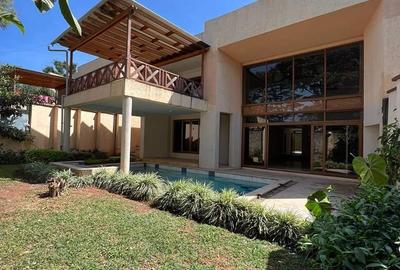 5 Bed Villa with En Suite in Lavington