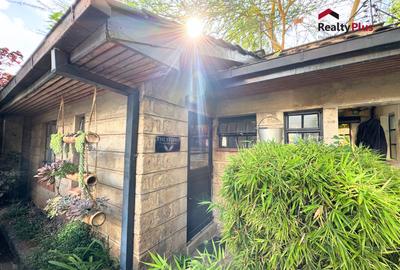 Bedsitter at Woodley - 2