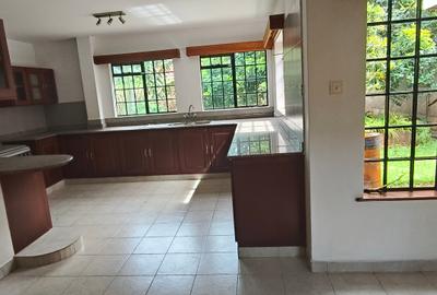 5 Bed Townhouse with En Suite at Runda - 2