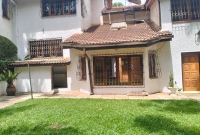 4 Bed Townhouse with En Suite in Kilimani