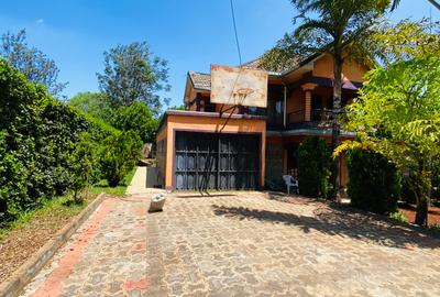 4 Bed Townhouse with Garden in Membley - 2