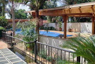 7 Bed Villa with En Suite at Kyuna