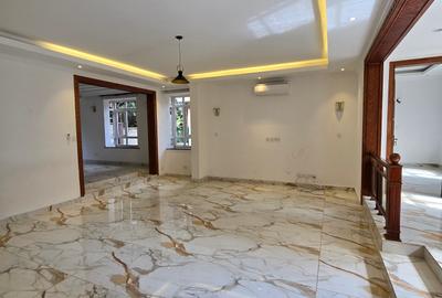 5 Bed Townhouse with En Suite in Lavington - 3