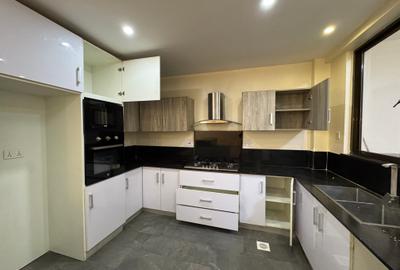 4 Bed Apartment with En Suite in Kileleshwa - 4