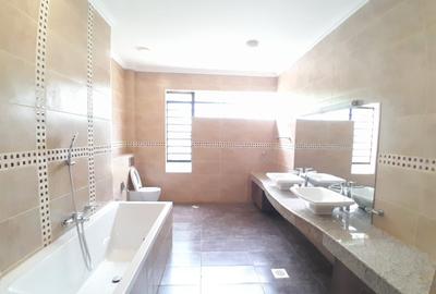5 Bed Townhouse with En Suite at Convent Drive - 2