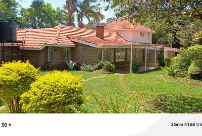 8 Bed House with En Suite at Lavington