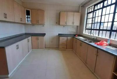 3 Bed Apartment with En Suite in Lavington