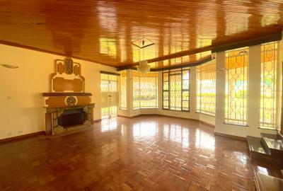 5 Bed House with En Suite at Faith Drive - 2